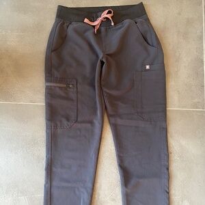 Figs Yola Skinny Scrub Pants in Charcoal